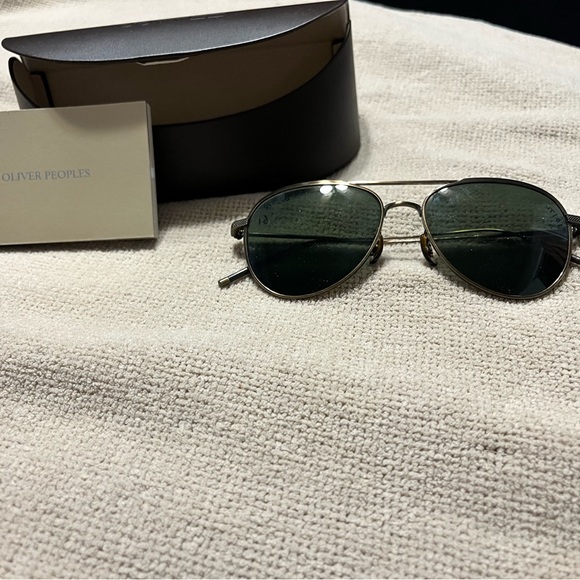 OLIVER PEOPLES UNISEX SUNGLASSES. New with tags - Picture 1 of 3